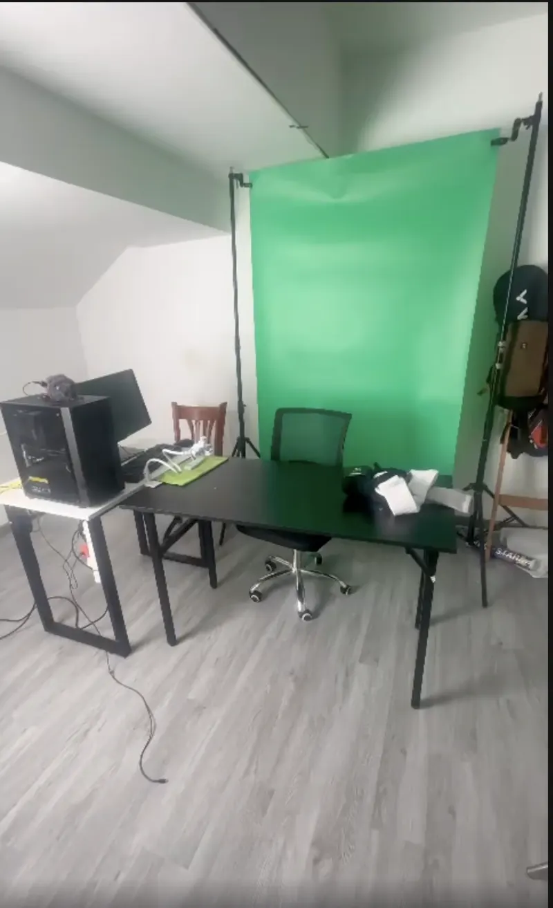 Phòng green screen của 100B Agency